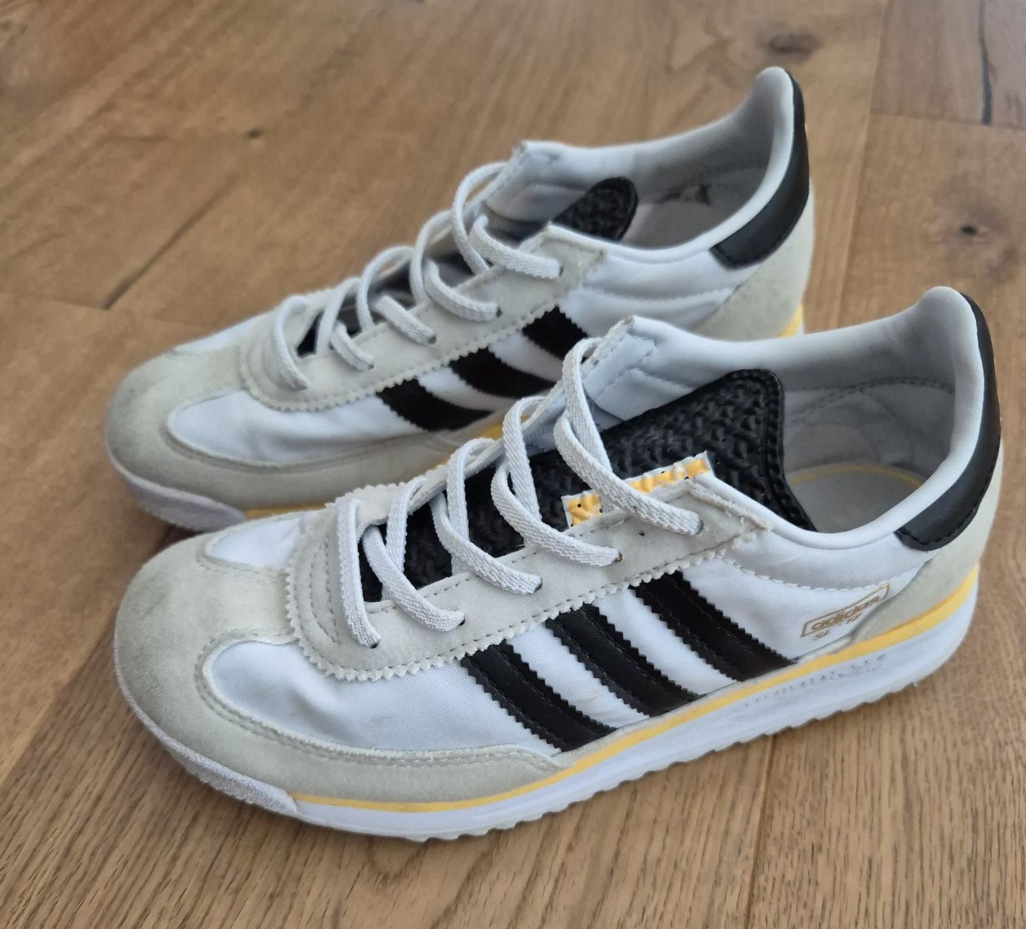 Adidas Scarpe per ragazzi: Adidas SL 72 RS White Black Spark, Gr. 32 – Usato da Sachseln venduto da Madmac