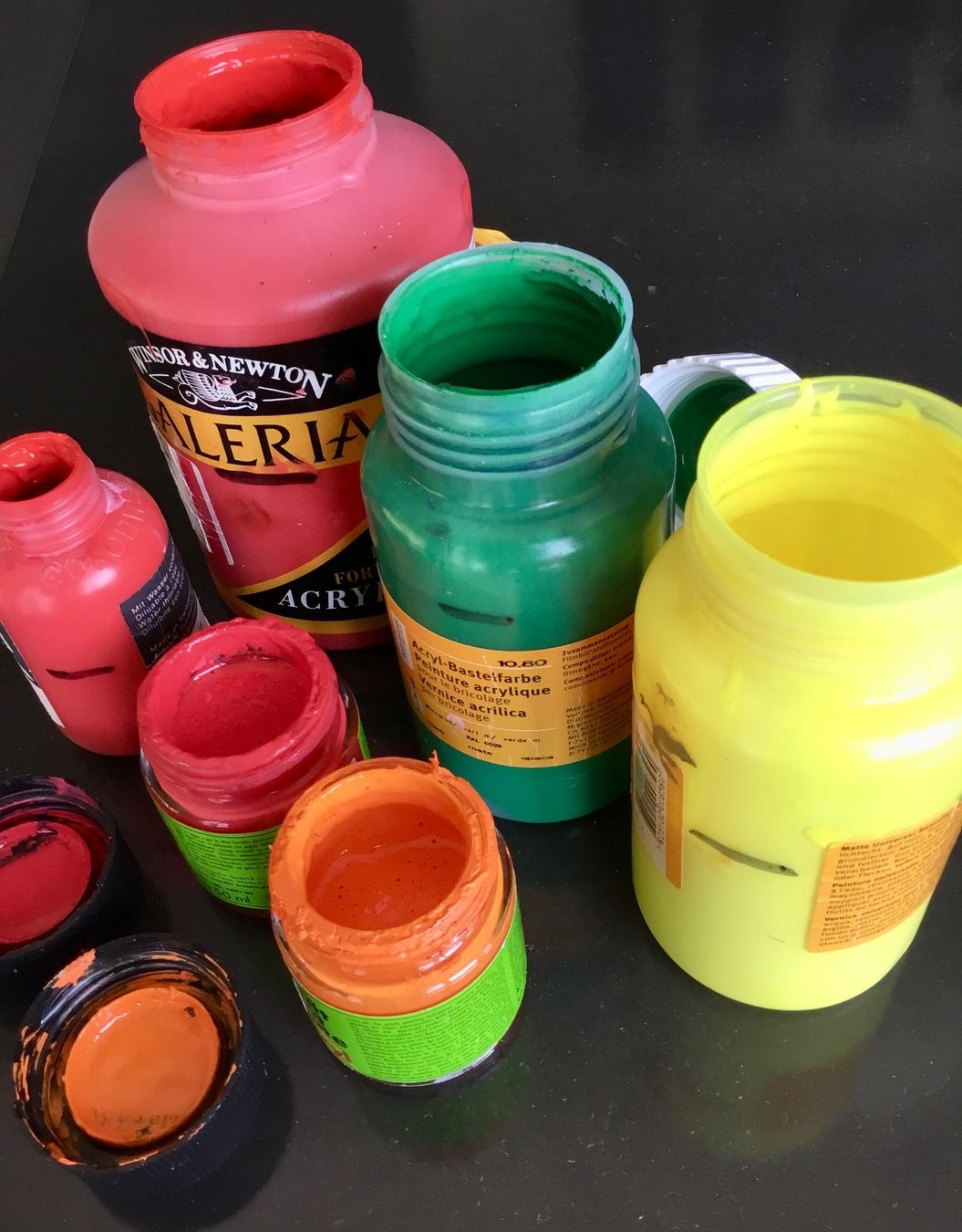 Peintures: Acrylfarben diverse, angebraucht – D'occasion à Eggersriet par Wiese61 3
