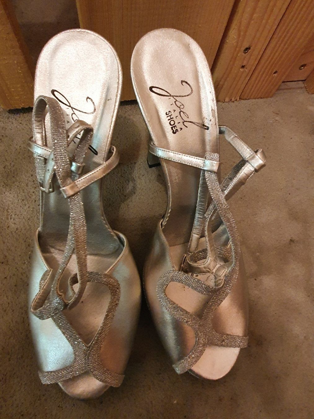 Damenschuhe: Sandaletten Platteau Gr. 40 Silber – Gebraucht aus Davos-Dorf von Bpelikan