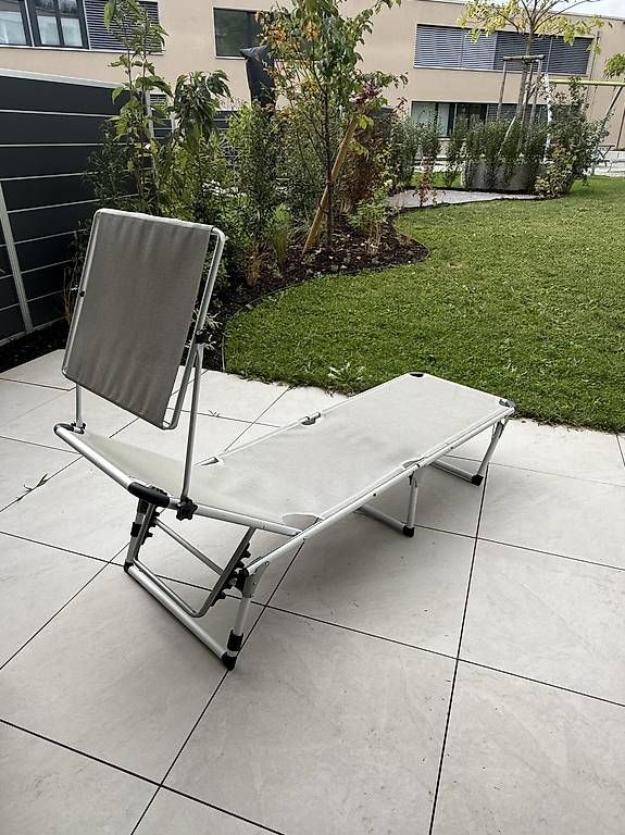 Chaises longues: Gartenliege mit Sonnendach – D'occasion à Abtwil SG par abtwilsg 1