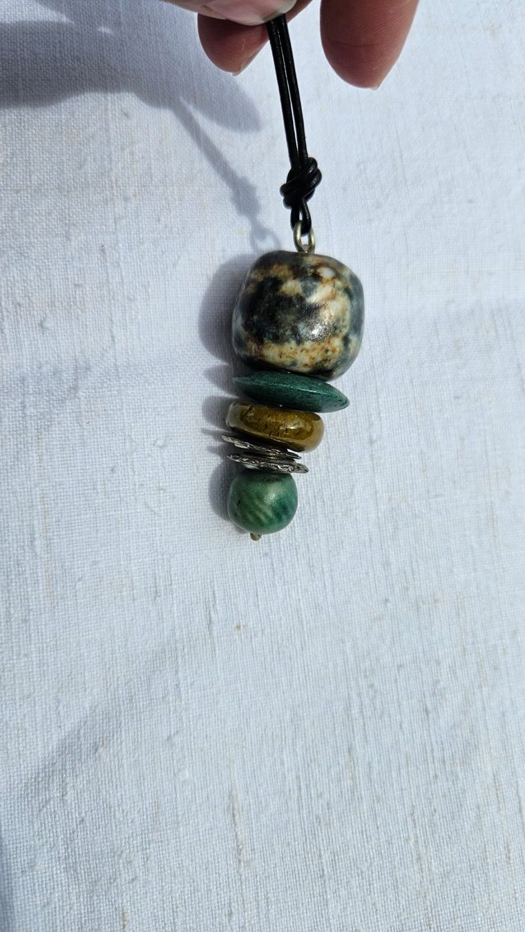Catenine: Lunga collana artigianale con pietre – Usato da Melano venduto da H-Sara 2