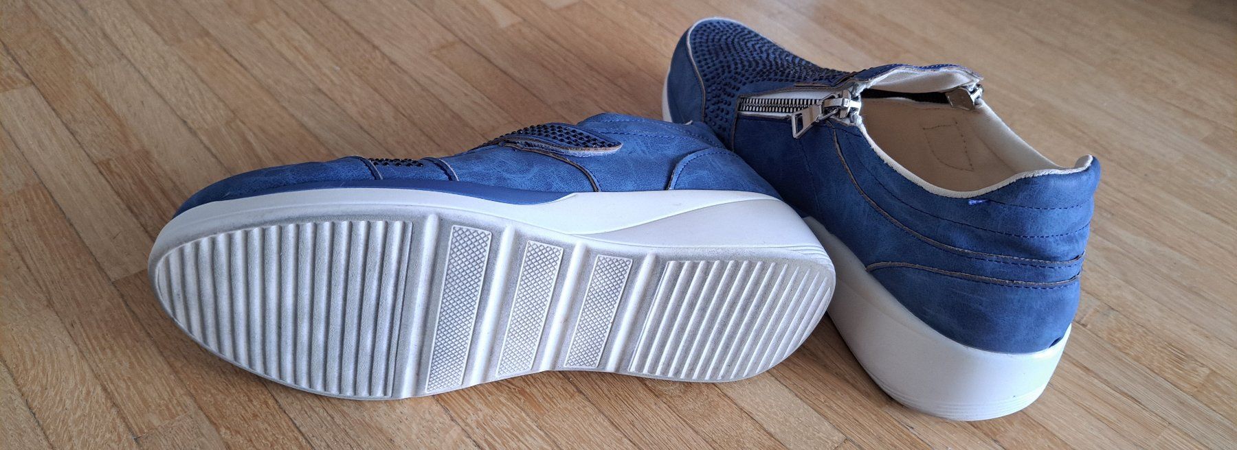Scarpe da donna: Confortable chaussure bleu de marche – Nuovo (secondo la descrizione) da Le Mont-sur-Lausanne venduto da olatiu 2