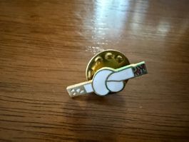Anstecknadel Knoten Motiv weiss gold gebraucht