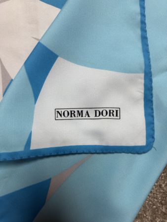 Foulard vintage Norma Dori – 74 x 76 cm