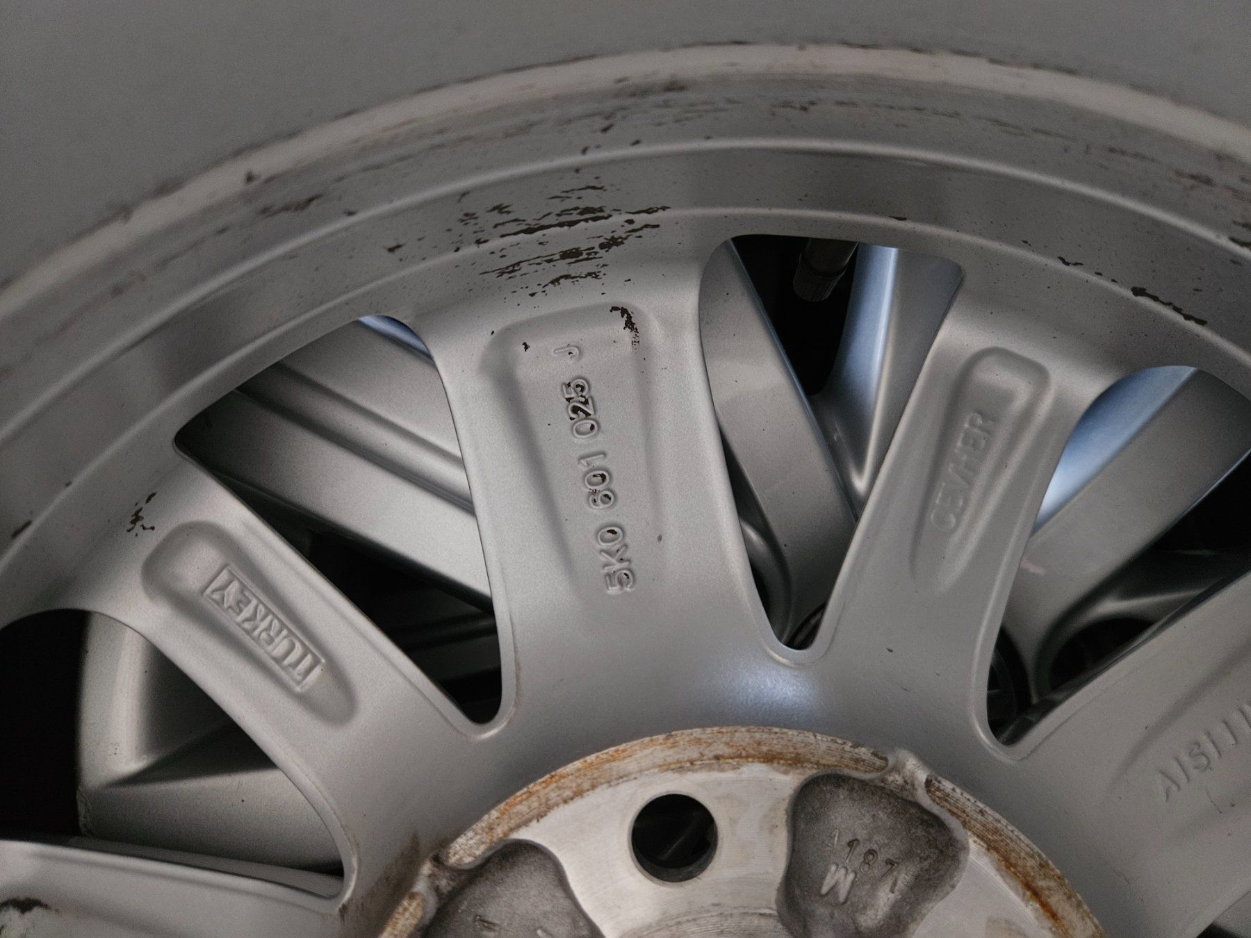 Volkswagen Pneus & Roues: Vende roue de VW Golf – D'occasion à Villeneuve VD par Halil_ 6