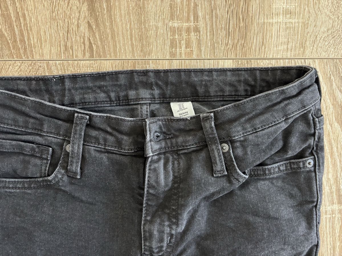 H&M Pantaloni: 3 Hosen skinny Gr 40 – Usato da Ebikon venduto da Regipe 1