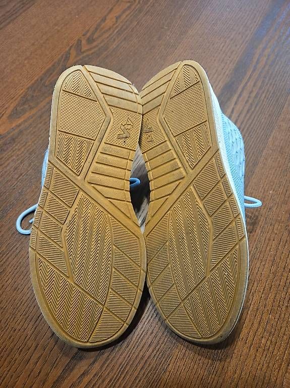 Chaussures femmes: Hellblaue Turnschue – D'occasion à Wettingen par littlefoot1 3