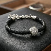 Schwarzes-Lederarmband mit  funkelndem Charm von A&C - Neu
