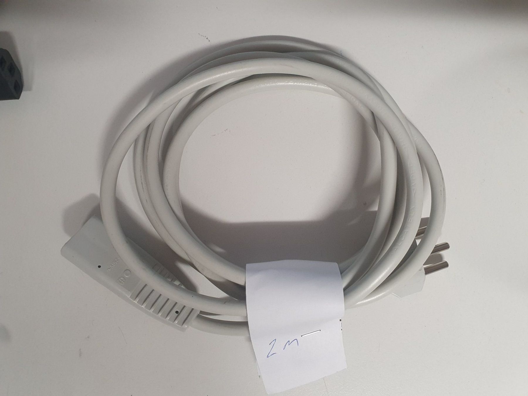 Cavi: Stromkabel 2m Netzkabel 2 m C13-T12 – Usato da Zürich venduto da Alibaba1234