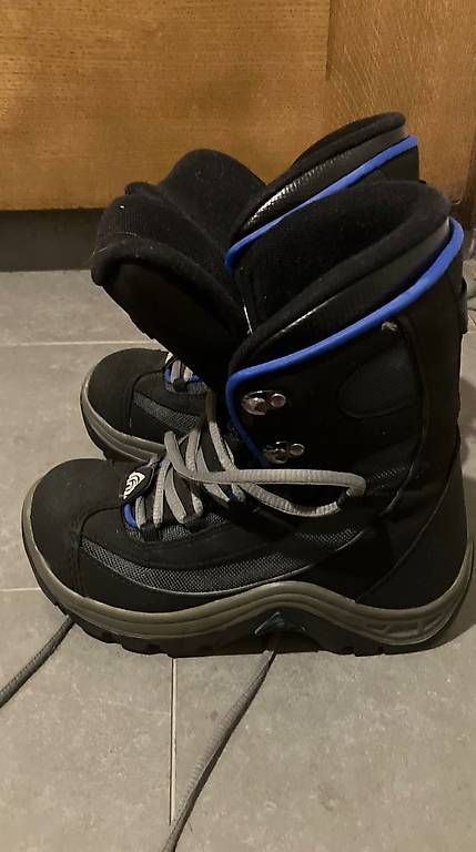 Chaussures hommes: Snowboard Schuhe Nitro 24.5 – D'occasion à Triesen par milen77