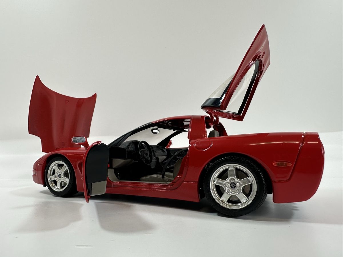 Bburago Modellini d'auto: Chevrolet Corvette C5 1:18, rot, BBURAGO – Usato da Zofingen venduto da rf9_x2xt 7