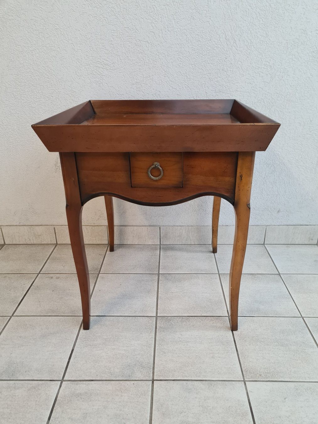 Tische: Magnifique table d'appoint anglaise – Gebraucht aus Monthey von 187-zeroo 7
