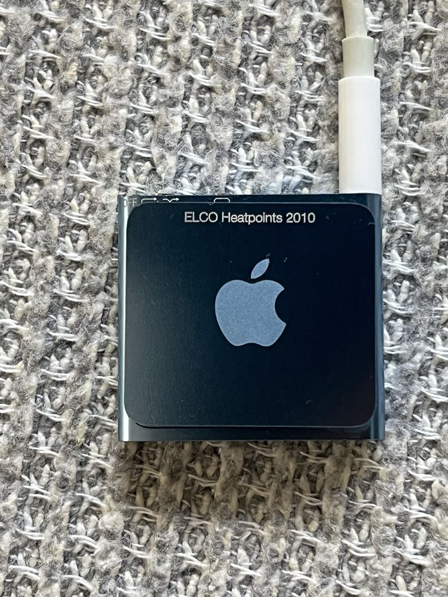 Apple Tragbarer Mediaplayer: IPod Shuffle 4. Generation mit Sondergravur – Gebraucht aus Romanshorn von Apfelschuss 1
