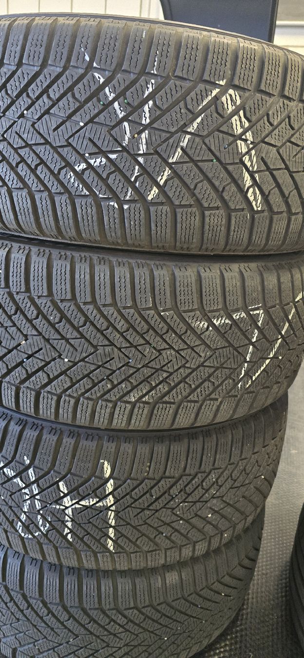 Pneus & Roues: 255/45R20 Pirelli Sc.Winter 2 – D'occasion à Kulmerau par Turbo140