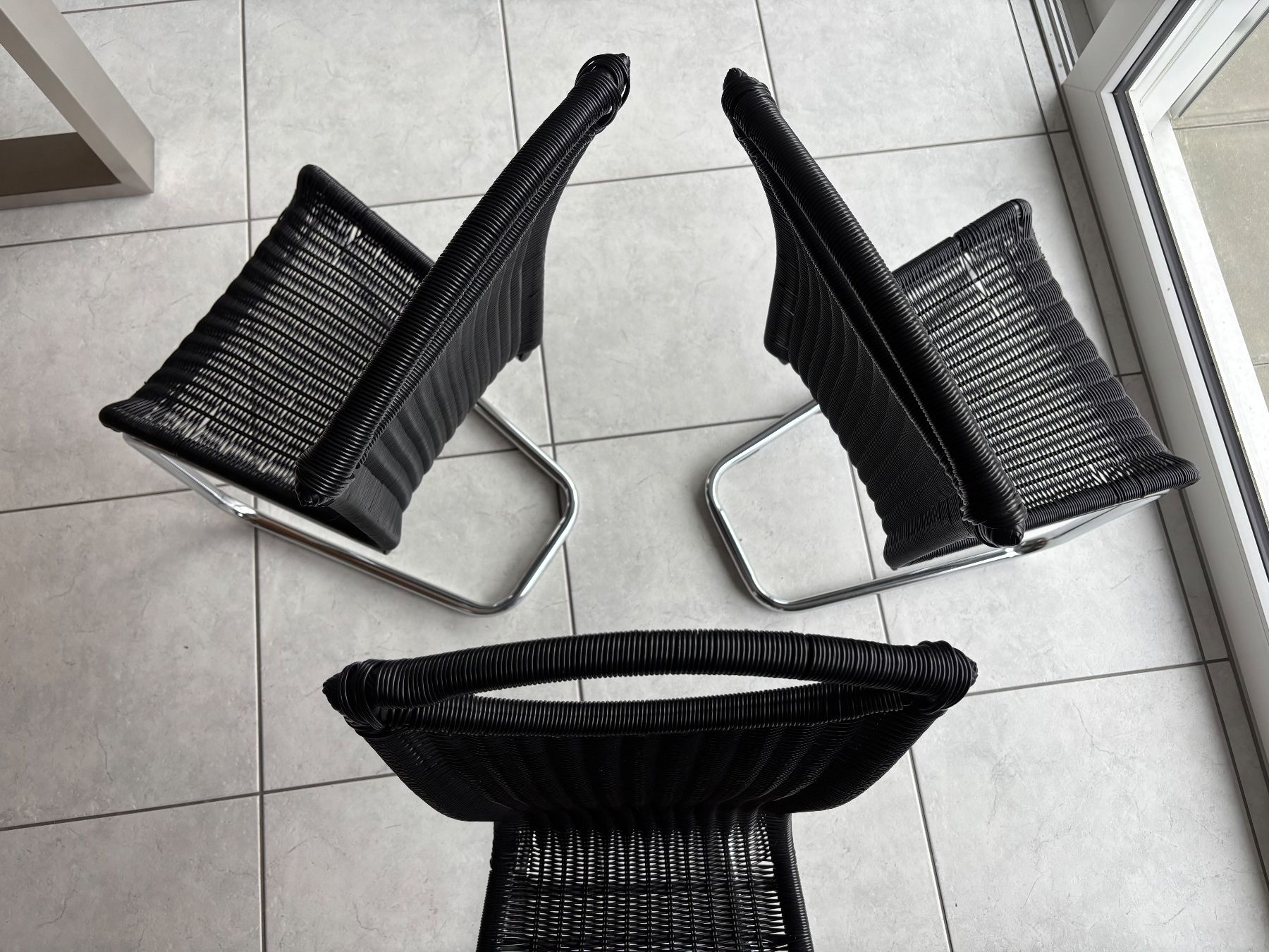 Stühle: 4 er Set Rattanstühle, schwarz, – Gebraucht aus Stein AG von gub_9ycx 1