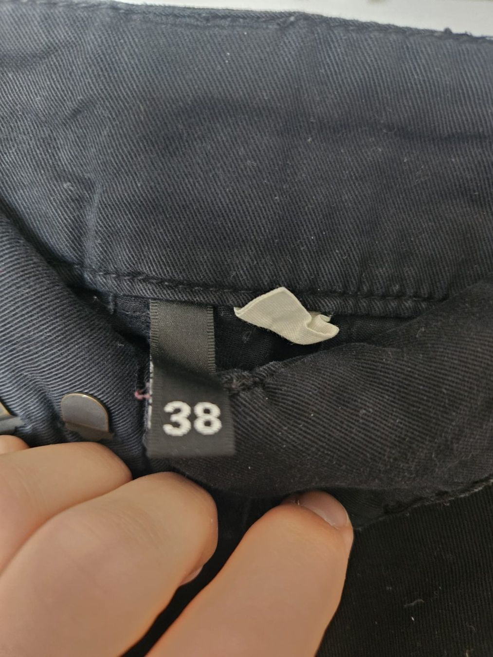 Pantalons: Schwarze kurze Shorts – D'occasion à Muri b. Bern par mar_2hpg 2