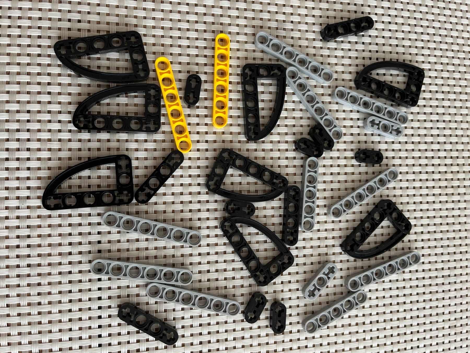 Lego Spielzeuge: Lego Technik flache Lochbalken 42160 – Gebraucht aus Buochs von Techtelmechtel