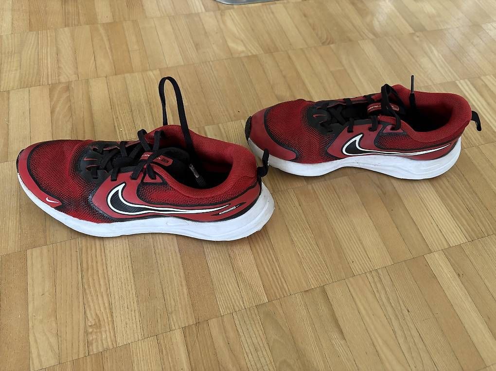 Scarpe per ragazzi: Nike Cosmic Runner rot Gr. 36.5 – Usato da Wangen ZH venduto da estrellita13 2