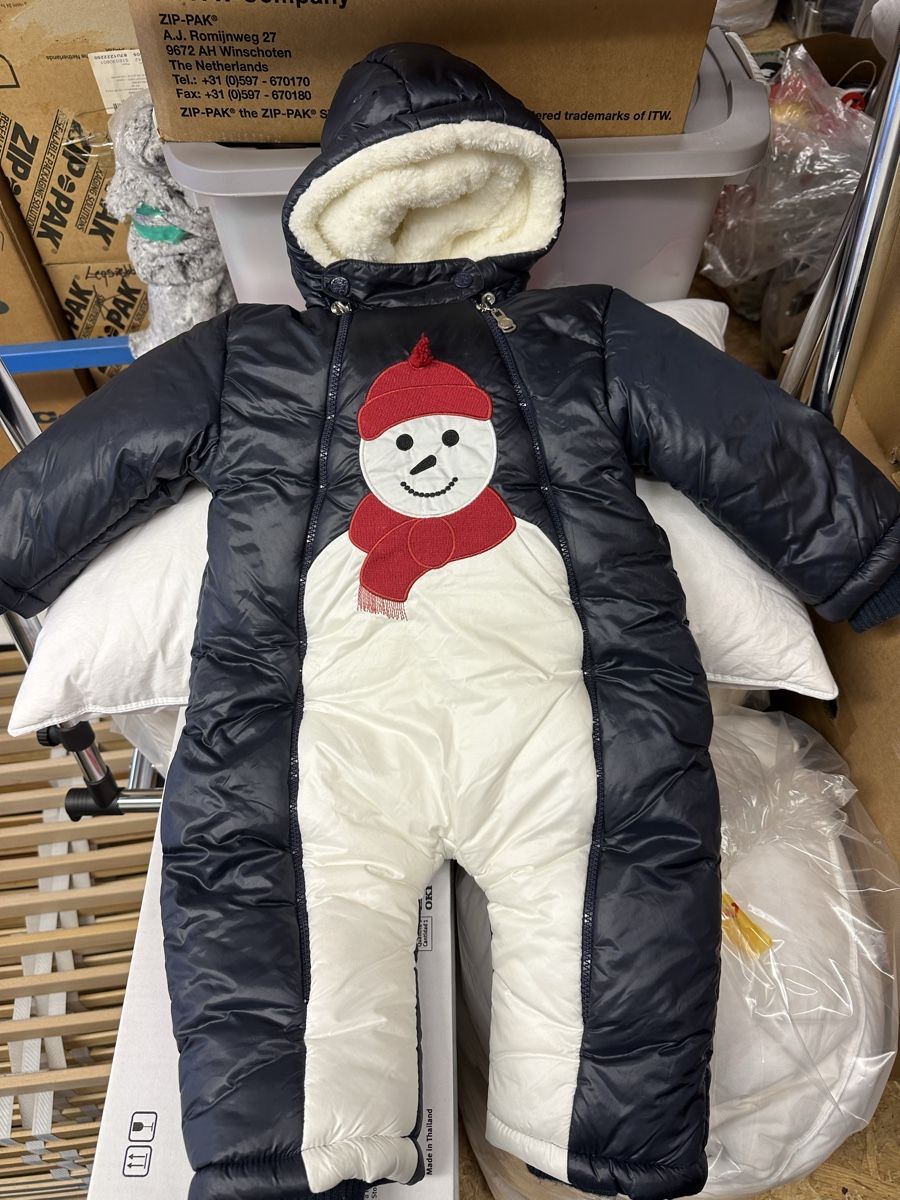 Completi: Kinder Schneeanzug Gr:12-24 – Usato da Sevelen venduto da Stopglobal.