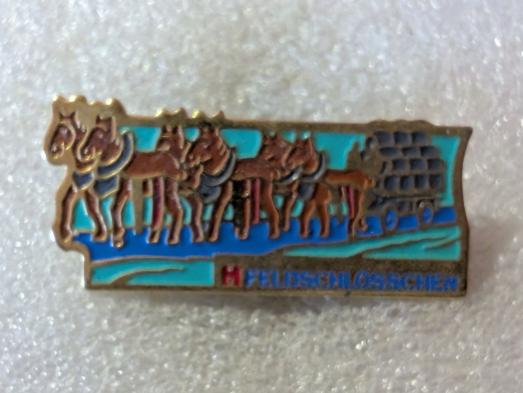 Placchette & Badge: Ansteckpin 18: Feldschlösschen – Usato da Oppligen venduto da Pin-Fall-Shop