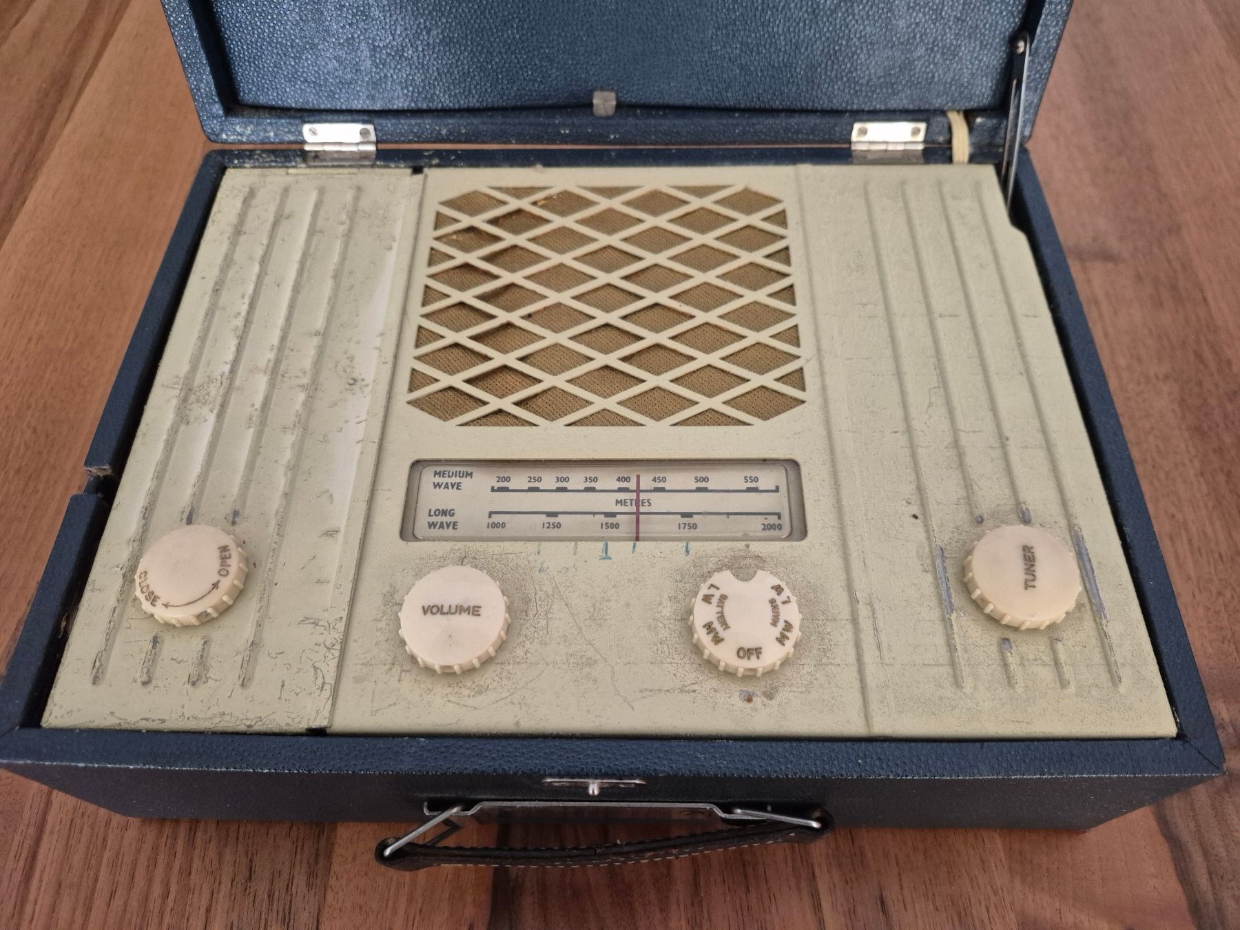 Radios: Sammlerobjekt Marconiphone T24DAB – D'occasion à Obernau par countdown 1