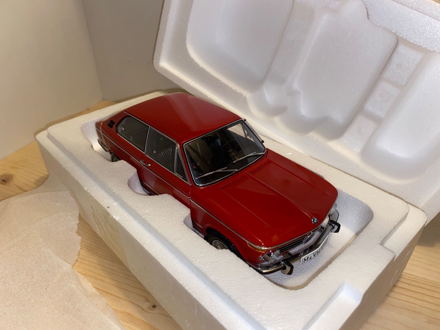 BMW Modellini d'auto: BMW 2000 Touring 1/18 AutoArt Millennium – Nuovo (secondo la descrizione) da Wohlen AG venduto da PrivatSammlung 2