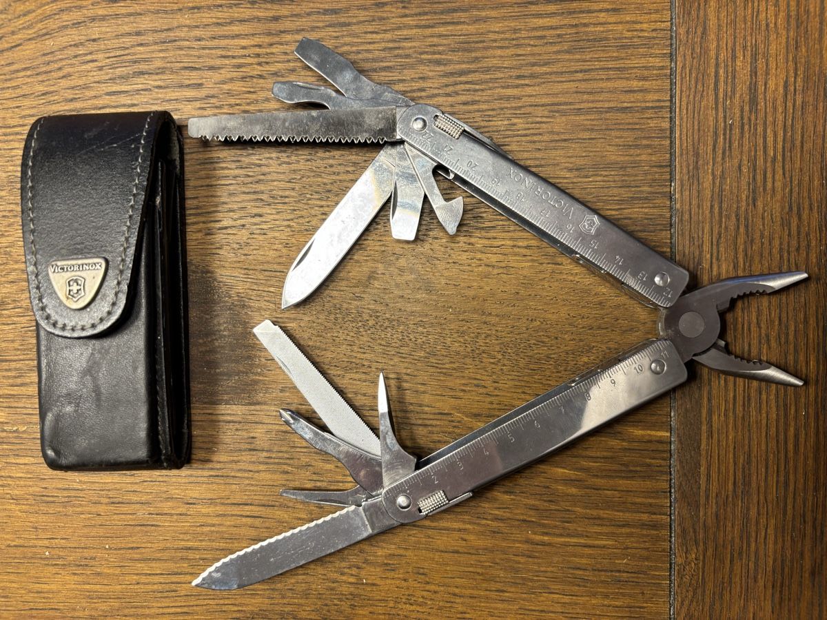 Uniformi: Swiss tool Victorinox – Usato da Ardon venduto da plume2207 2