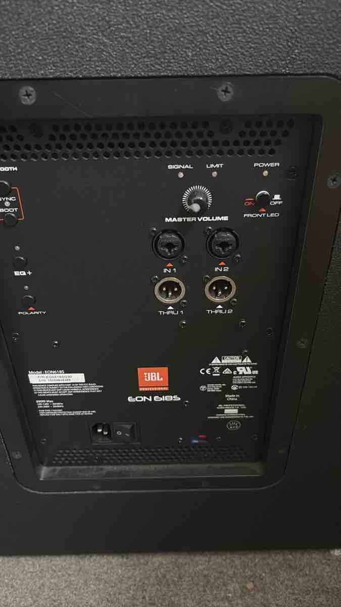 JBL Casse acustiche: Caisson de basses actif JBL EON 618S, état acceptable – Usato da Biel/Bienne venduto da lsd_h6dn 2
