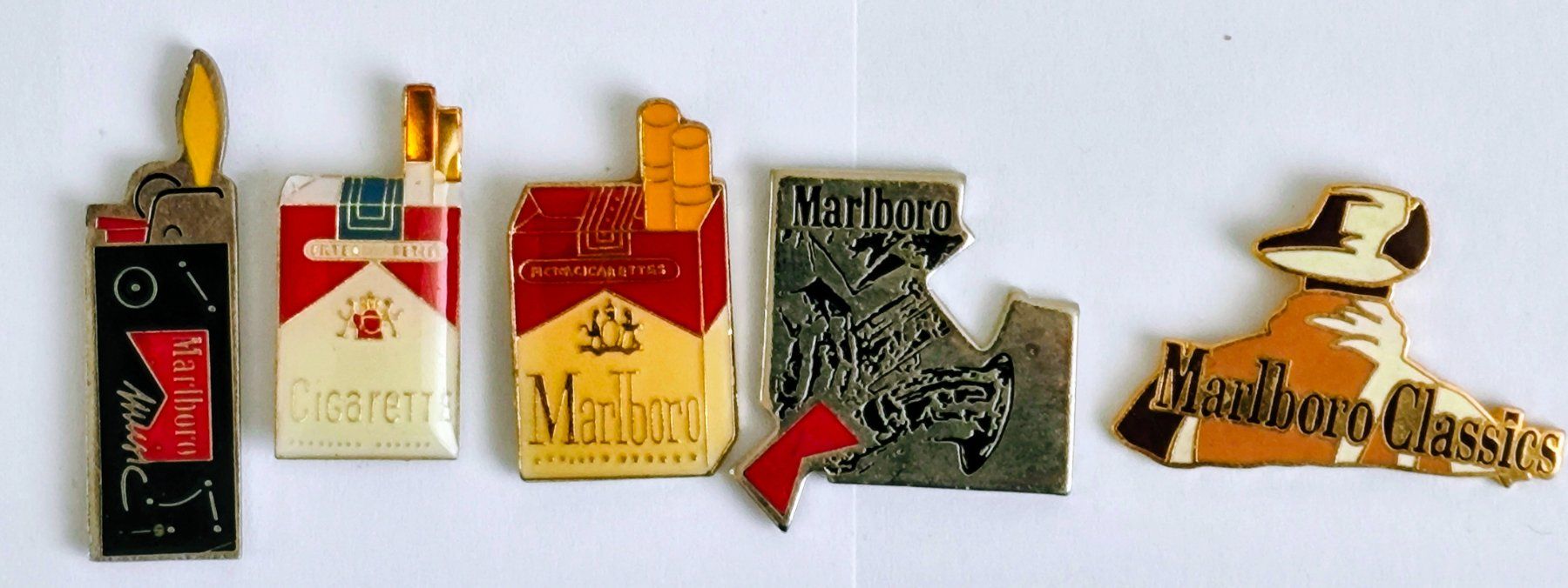 Plaquettes & Badges: 5 Marlboro Pins – D'occasion à Pfäffikon ZH par Colacity