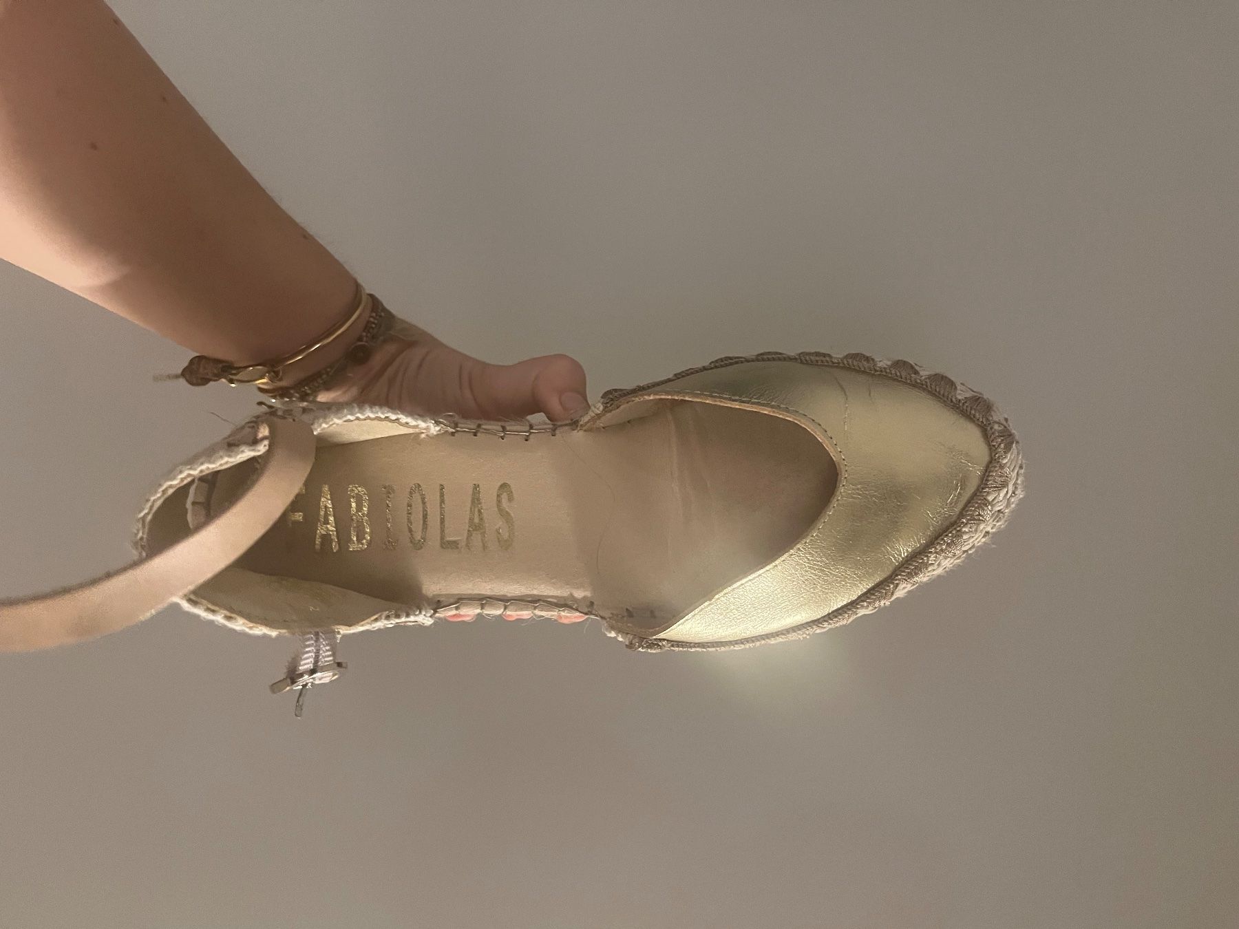 Scarpe da donna: Fabiolas Metallic Leather Espadrille With Wedge Heel – Nuovo (secondo la descrizione) da Sorengo venduto da cle_p7z5 3