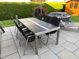 Granit Gartentisch mit Chromstahlgestell und Gartenstühle
