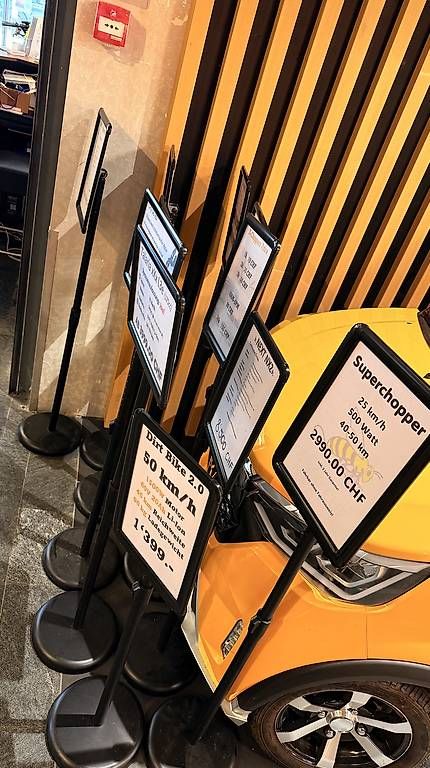 Ecriteaux: Verkaufsschilder 12 Stück – D'occasion à Unterseen par beE-Scooter 1