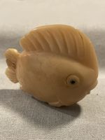 Figur aus Tagua Nuss, Fisch, signiert