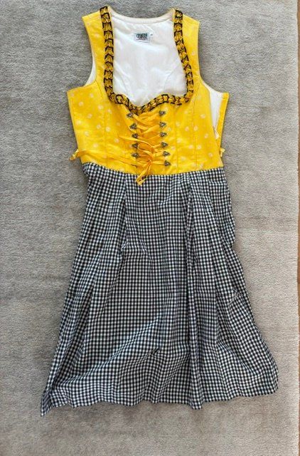 Costumi: Dirndl echte Trachtenmode – Usato da Pfäffikon SZ venduto da mamagre 1