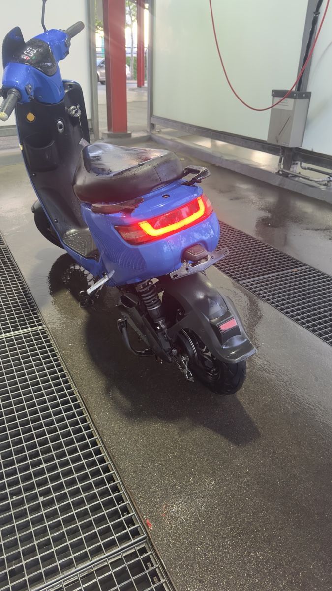 Scooter: 25 km/h e-Roller Super günstig/zustand – Usato da Urtenen-Schönbühl venduto da Bettinabra 1