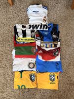 9 Fussball Trikots ( für Kinder 11-14 Jahre)