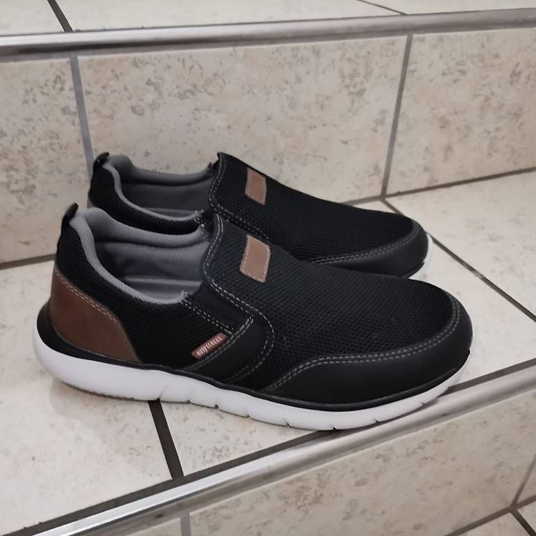 Scarpe da uomo: Schuhe NEUE Herren/ Jungs gr 39 – Nuovo e nell'imballaggio originale da Bronschhofen venduto da Katrusja 1