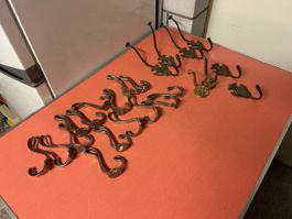 Konvolut verschiedene Alte Garderobenhaken 23 Stück.