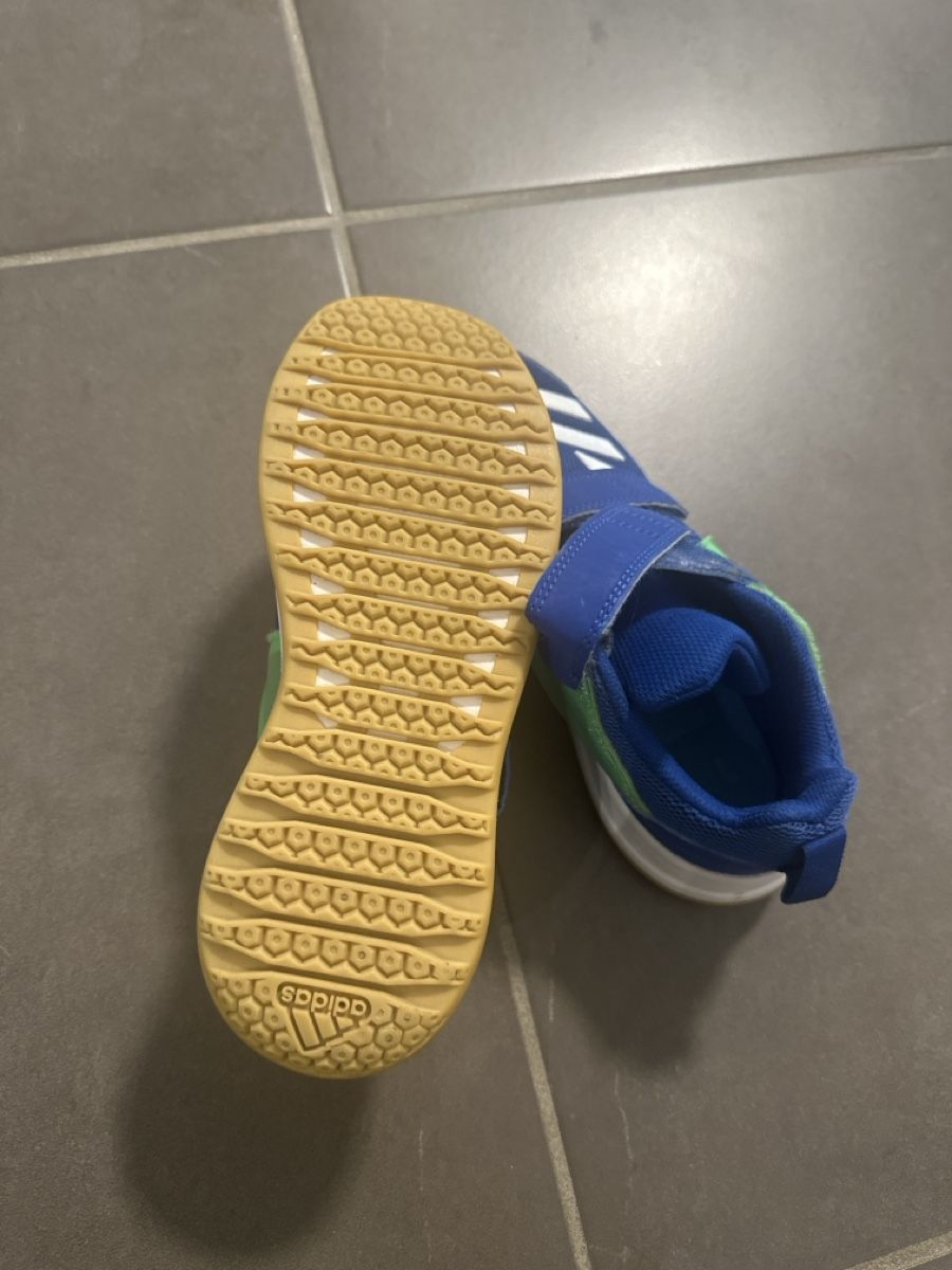 Adidas Schuhe für Jungen: Adidas Turnschuhe 34 – Gebraucht aus Laupen BE von Smythe 1