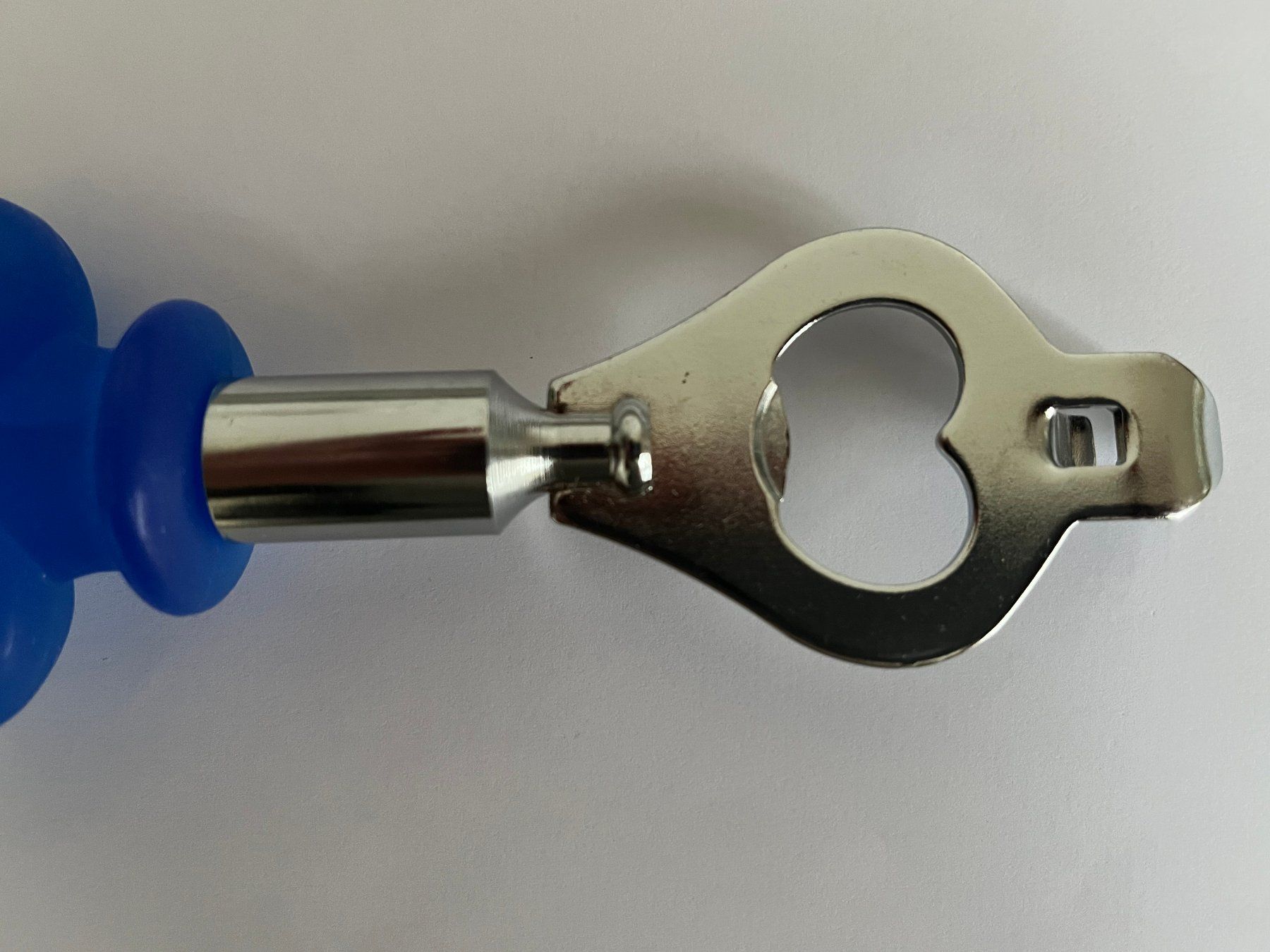 Elettrodomestici da cucina: Flaschenöffner mit speziellem Design – Usato da Basel venduto da Lancer4 2