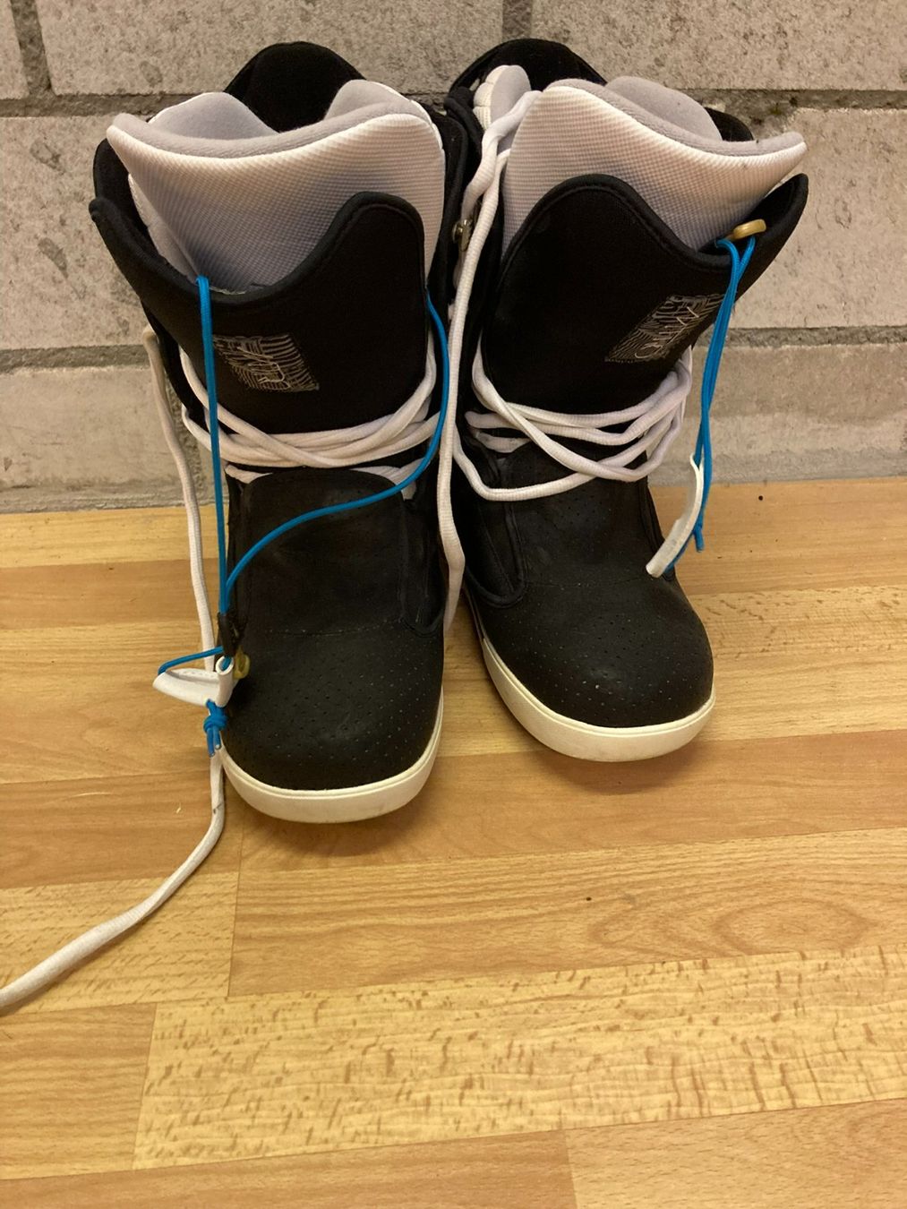 Snowboard Nitro Scarpe da uomo: Snowboardschuhe Gr.41 – Usato da Gümligen venduto da Storcko