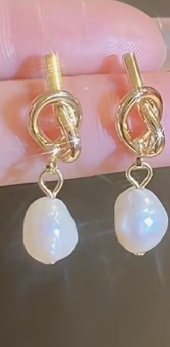 Orecchini pendenti & Orecchini a lobo: Schöne Perlen Ohrringe mit Goldknoten – Nuovo e nell'imballaggio originale da Saanen venduto da SoniaMichaela 2