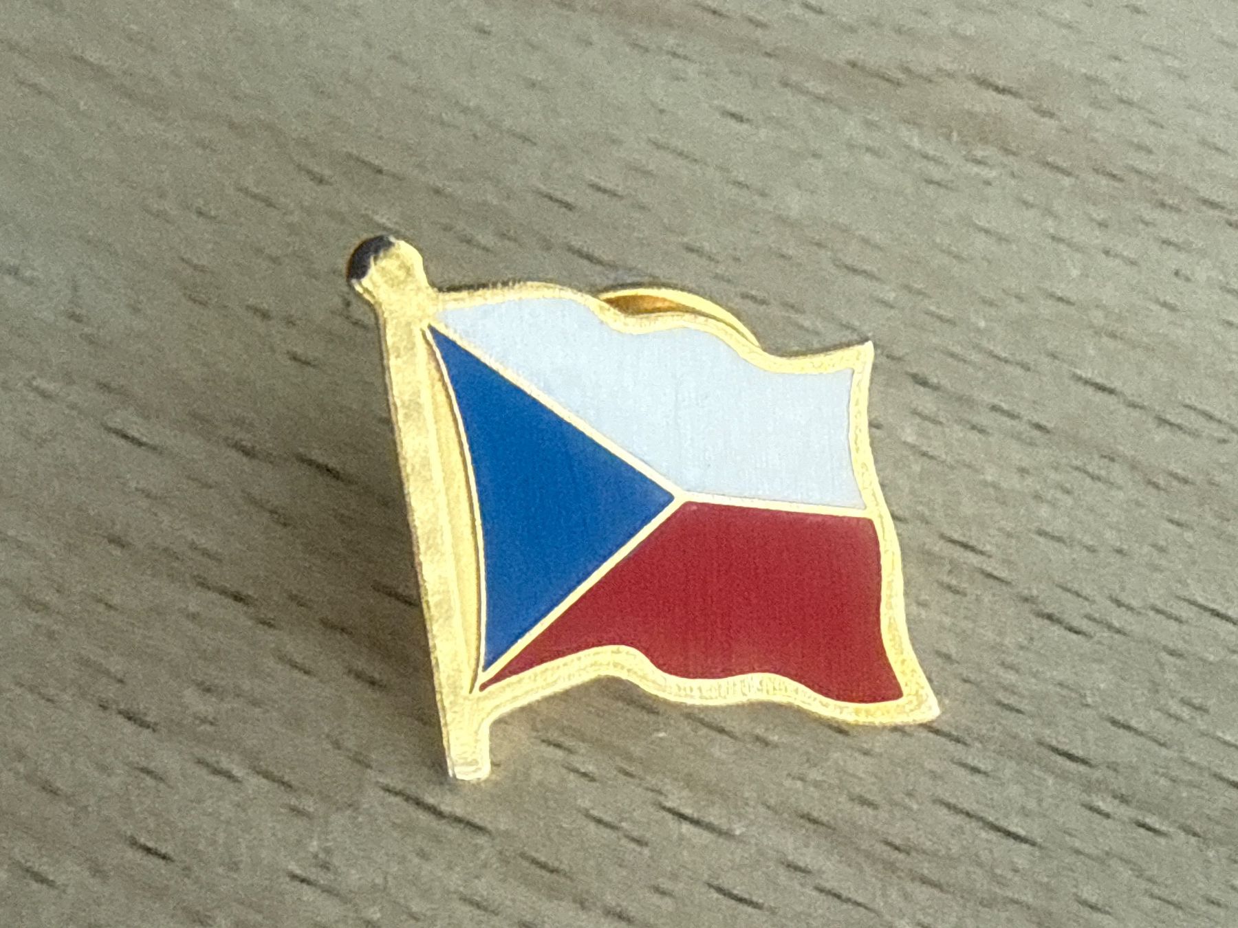 Plaketten & Abzeichen: Pin Tschechien Flagge – Gebraucht aus Glattbrugg von Schweigmatt