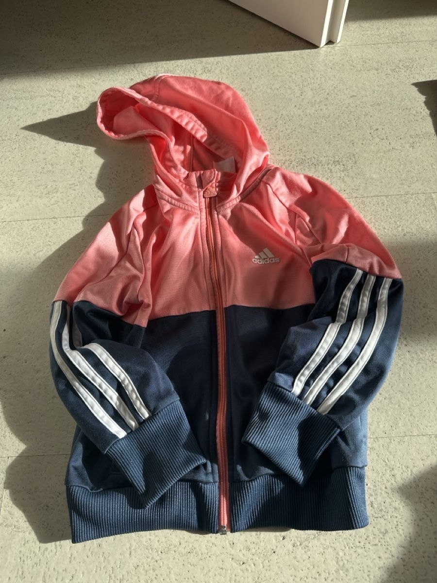 Adidas Lotti & Set di vestiti: Adidas Trainer, dunkelblau/hellpink, Grösse 122 – Usato da Sigriswil venduto da windhuk 1