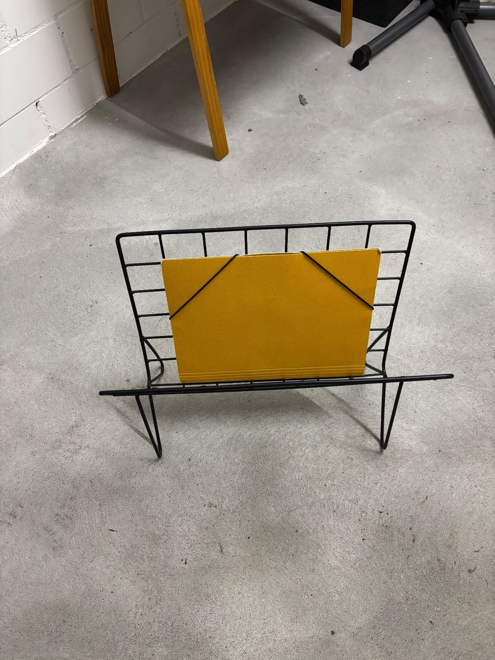 Sonstiges für Haushalt & Wohnen: Black Wire Magazine Holder – Gebraucht aus Uster von SellUsedStuff 1