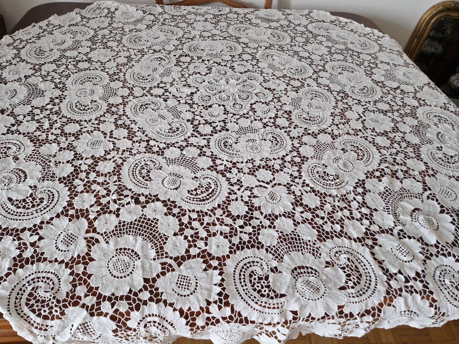 Altra biancheria da tavola: Plauenerspitze  Tischdecke Dm140cm – Usato da Bern venduto da Antikbatik