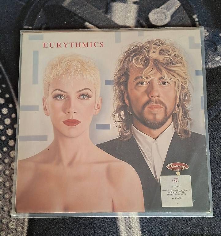 Dischi in vinile: Eurythmics-""Revenge" (1986) LP – Usato da NENDELN venduto da Vinylandmote