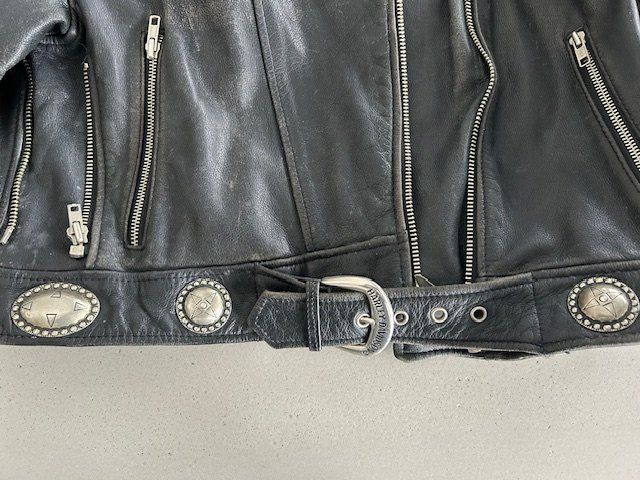 Giacche: HARLEY-DAVIDSON DAMEN MOTORRAD-LEDERJACKE – Usato da Allschwil venduto da Takethat 3
