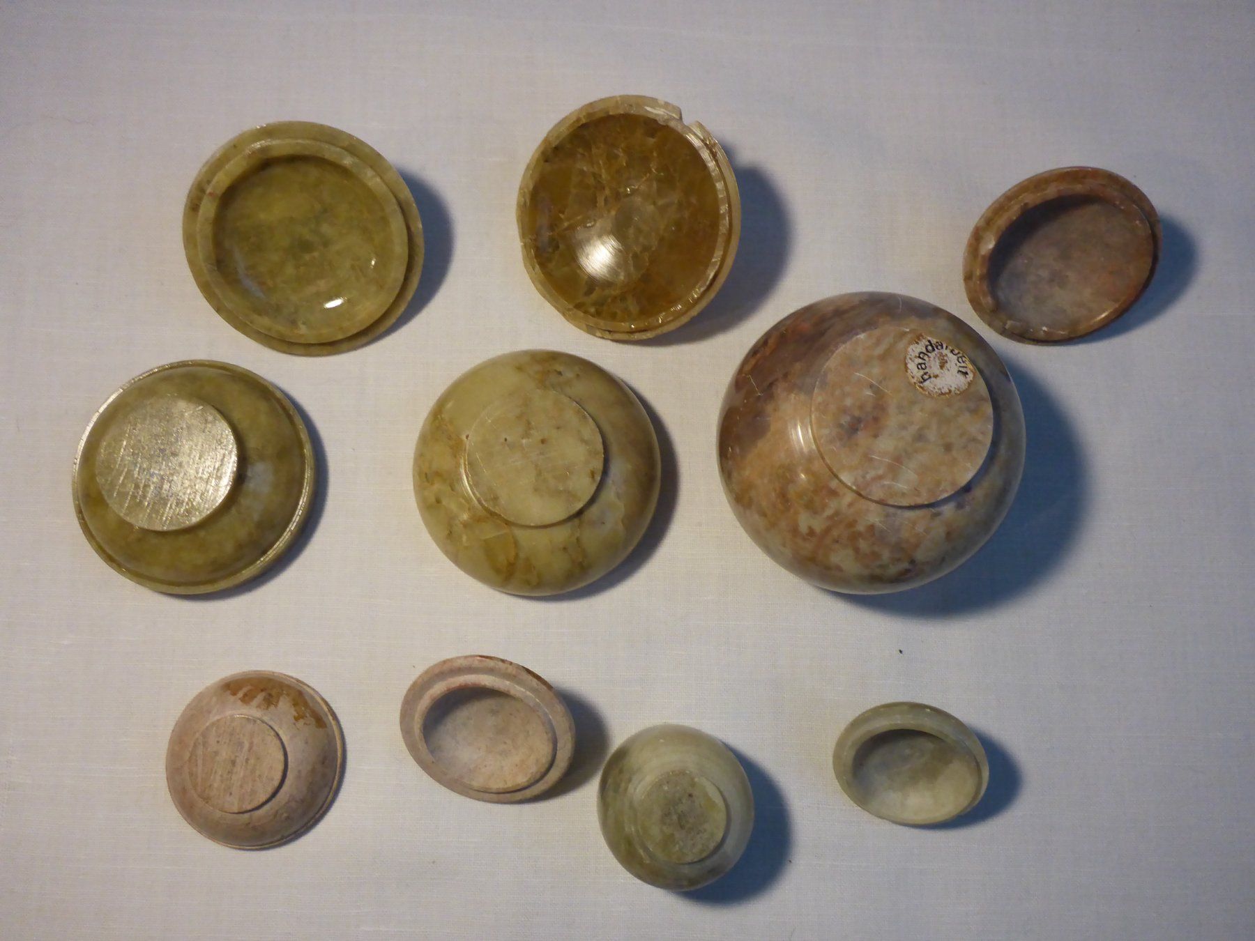 Minerali & Pietre curative: 6 Vintage Dosen aus Stein Speckstein – Usato da Zürich venduto da leia12 2