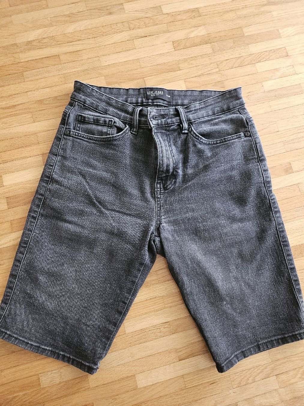 Pantaloni: LCW Jeans Shorts, Gr. 28 – Usato da Rapperswil SG venduto da dslemer 2